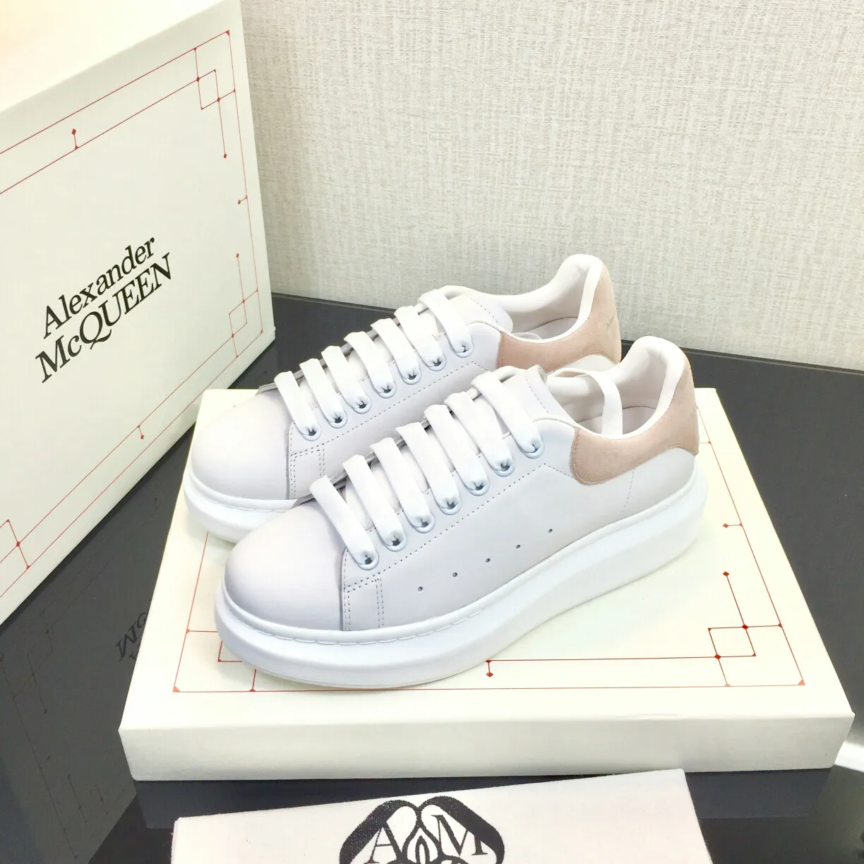 👟👟Ex-factory price 480👟👟 The latest upgraded version in 2022. The material is made of silk matte cowhide with sheepskin lining